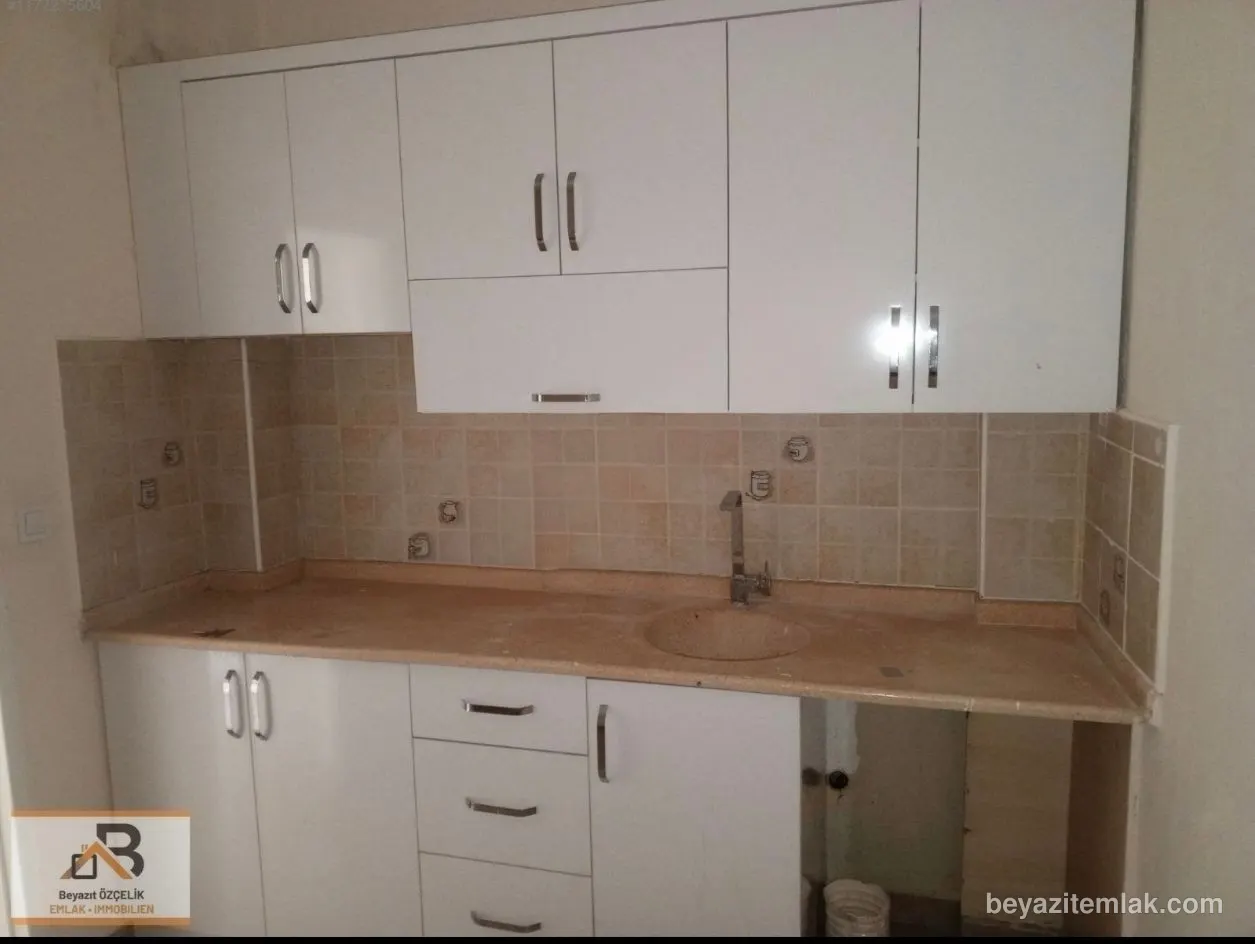 Manavgat  Merkezde  Ofis Yada Ev İçin 1+1  Acık Mutfak 75 M2 Bakımlı